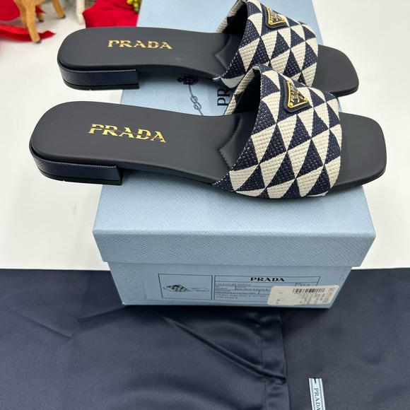 Women’s Prada triangle logo geometric slide sandals size 37.5 made in Italy - Picture 4 of 10